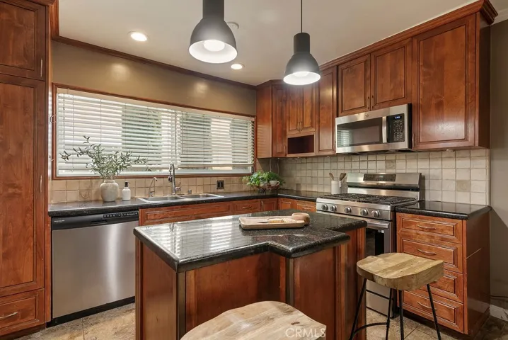 2516 Virginia, Santa Monica, California 90404