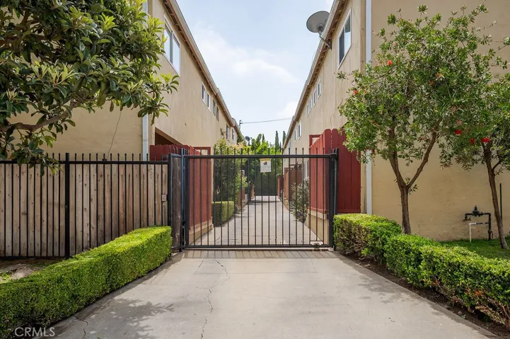 2516 Virginia, Santa Monica, California 90404