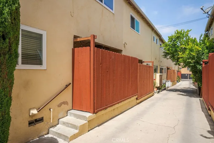 2516 Virginia, Santa Monica, California 90404