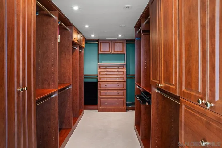 Walk-in Closet