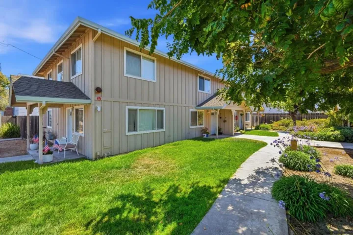 2220 Chanticleer Avenue, Santa Cruz, California 95062