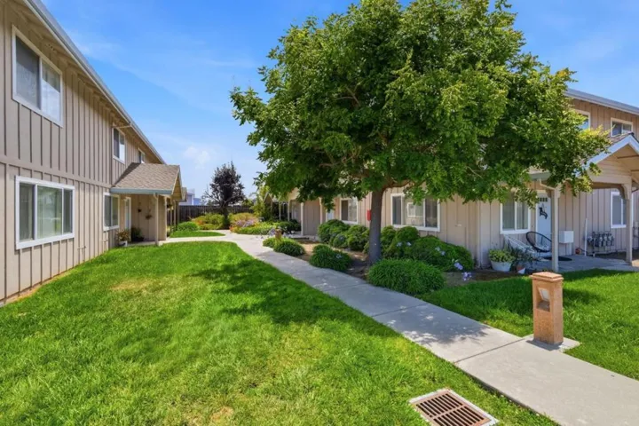 2220 Chanticleer Avenue, Santa Cruz, California 95062