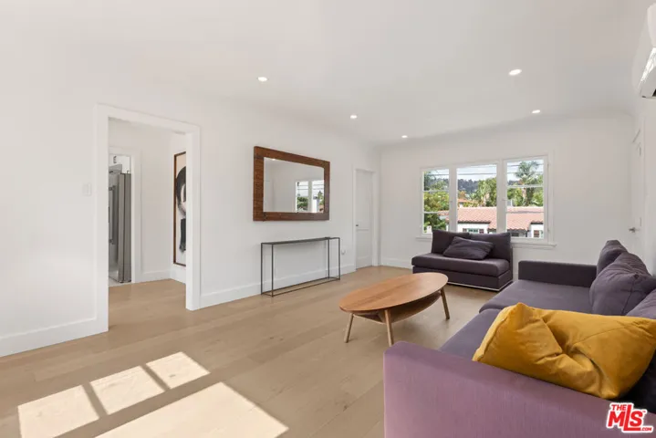 8210 W Clinton Street, Los Angeles, California 90048