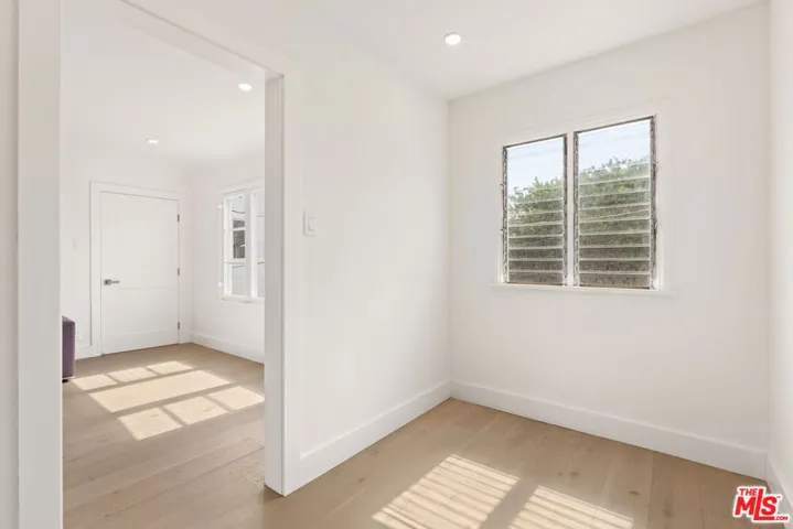 8210 W Clinton Street, Los Angeles, California 90048