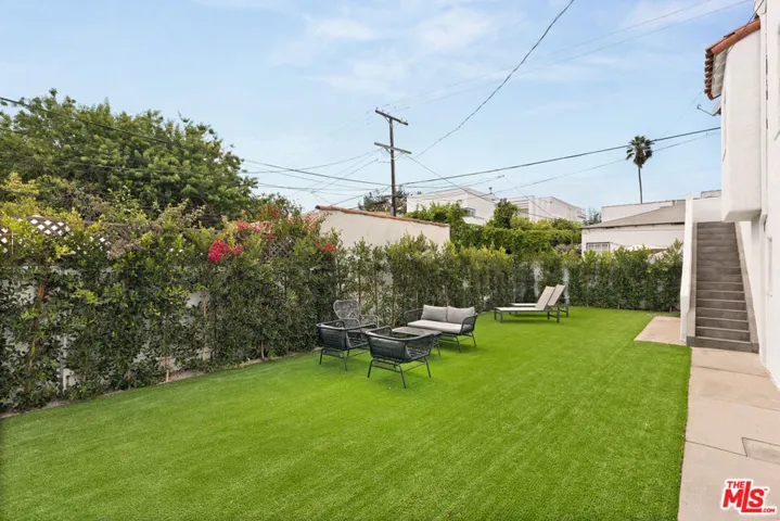 8210 W Clinton Street, Los Angeles, California 90048