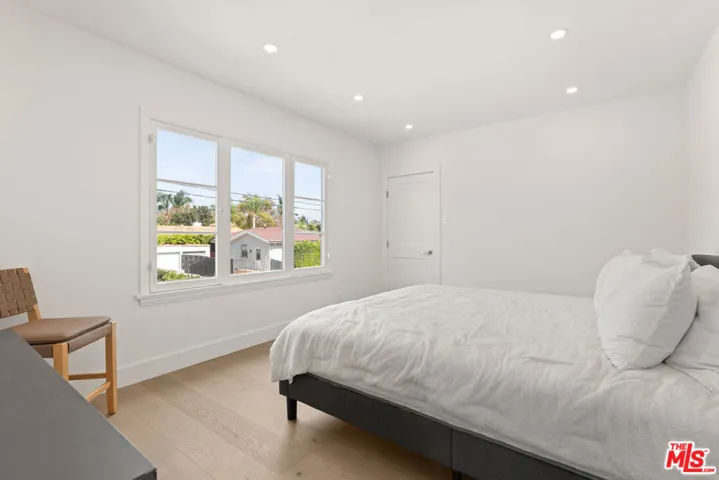 8210 W Clinton Street, Los Angeles, California 90048