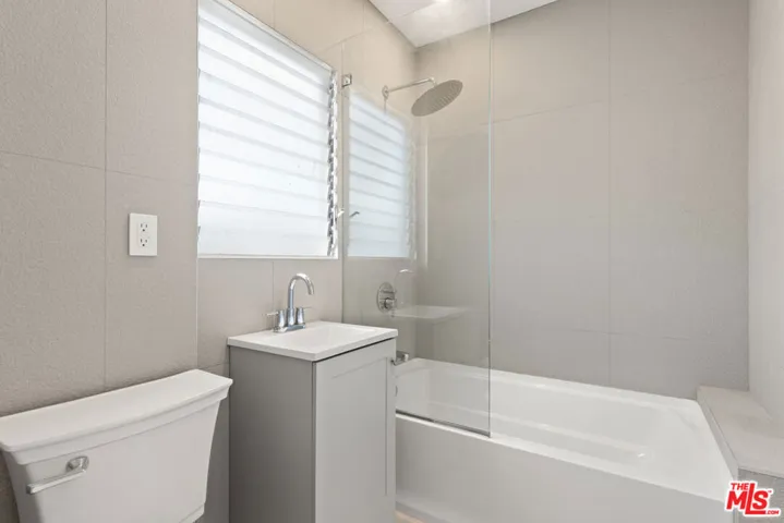 8210 W Clinton Street, Los Angeles, California 90048