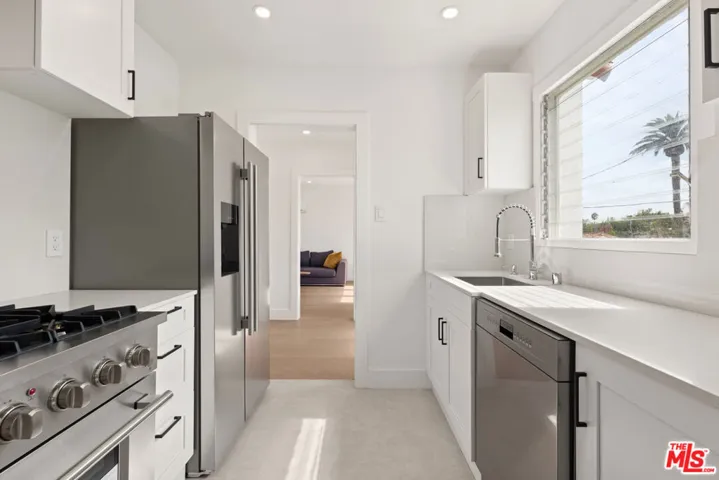 8210 W Clinton Street, Los Angeles, California 90048
