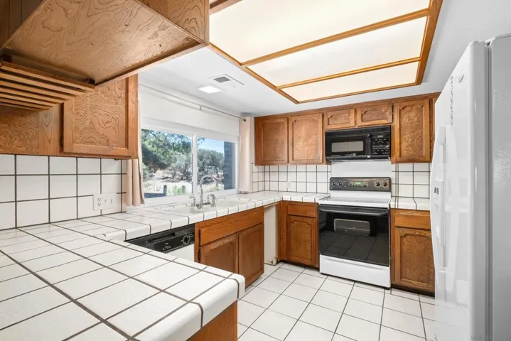 2827 N Victoria Drive, Alpine, California 91901