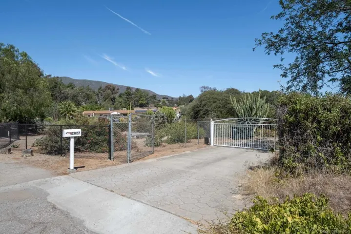 2827 N Victoria Drive, Alpine, California 91901