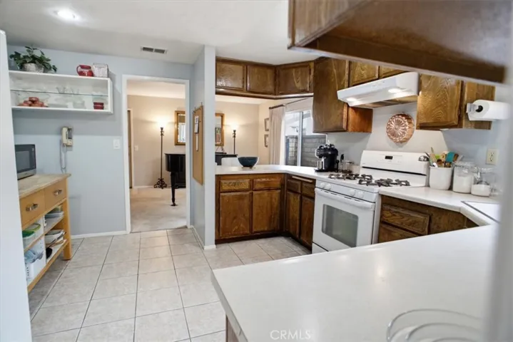 Kitchen with Breakfast Bar