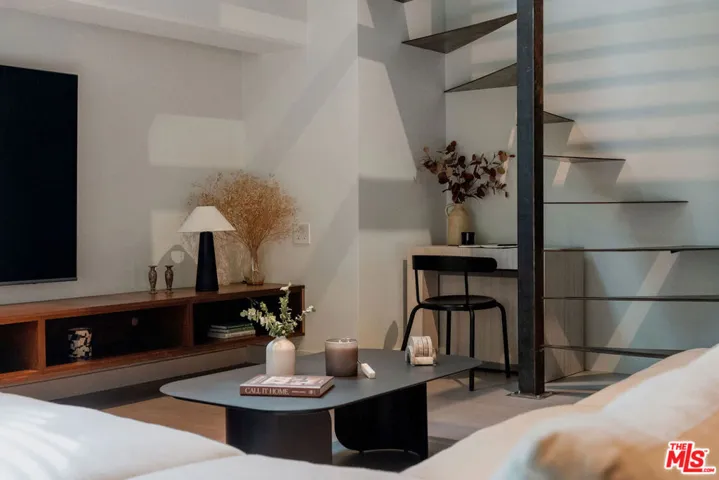 330 W 11th Street 104, Los Angeles, California 90015