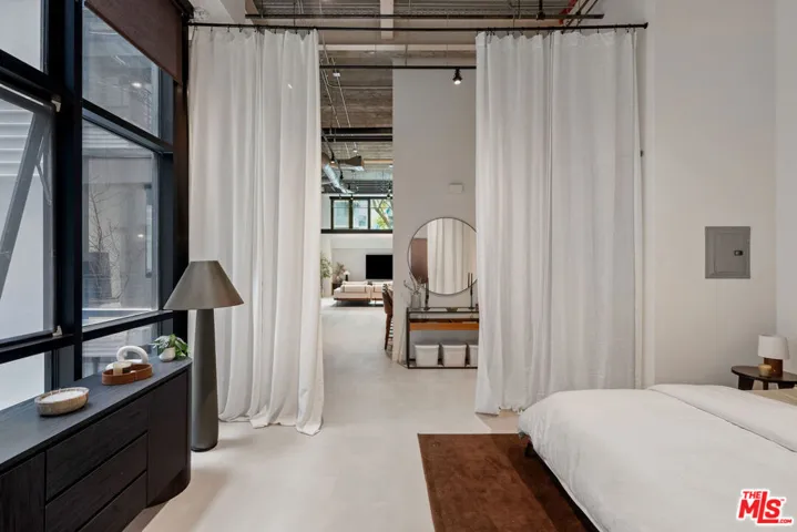 330 W 11th Street 104, Los Angeles, California 90015
