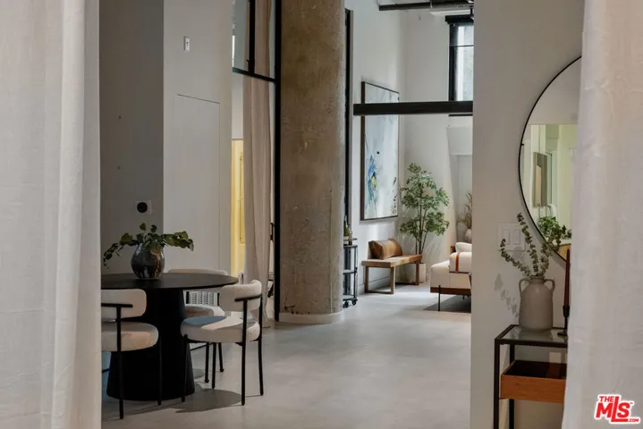 330 W 11th Street 104, Los Angeles, California 90015