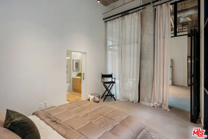 330 W 11th Street 104, Los Angeles, California 90015