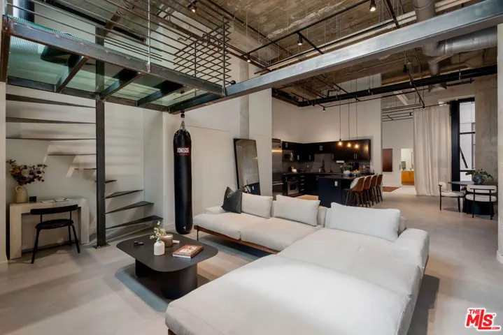 330 W 11th Street 104, Los Angeles, California 90015