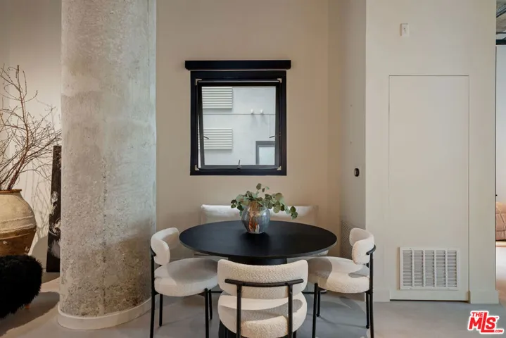 330 W 11th Street 104, Los Angeles, California 90015