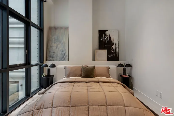 330 W 11th Street 104, Los Angeles, California 90015