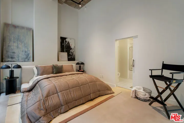 330 W 11th Street 104, Los Angeles, California 90015
