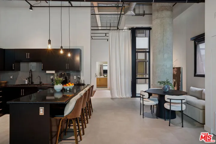 330 W 11th Street 104, Los Angeles, California 90015