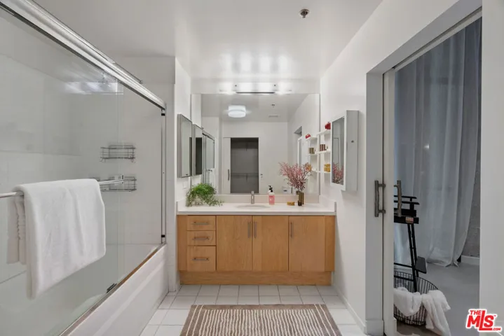330 W 11th Street 104, Los Angeles, California 90015