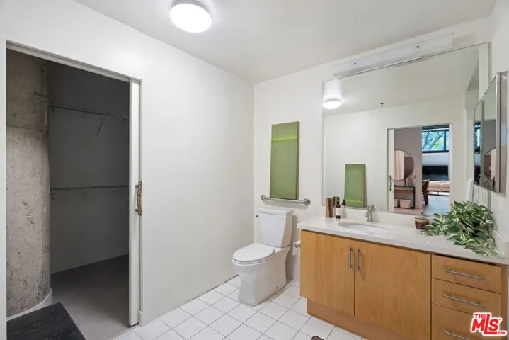 330 W 11th Street 104, Los Angeles, California 90015