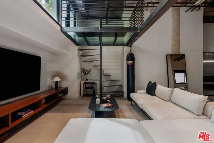330 W 11th Street 104, Los Angeles, California 90015