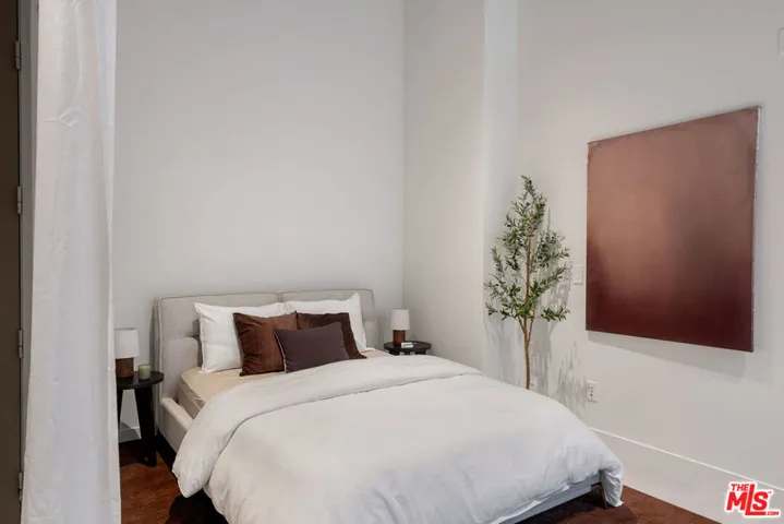 330 W 11th Street 104, Los Angeles, California 90015