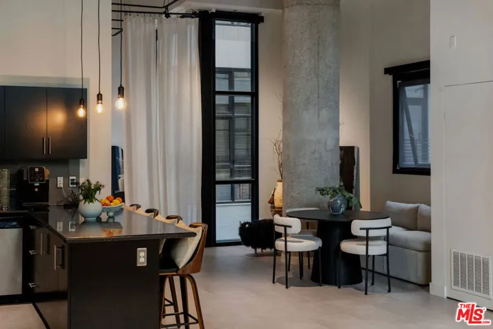 330 W 11th Street 104, Los Angeles, California 90015