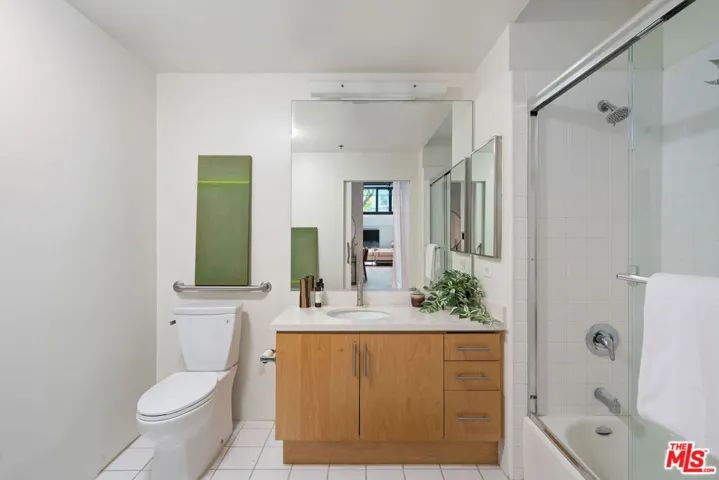 330 W 11th Street 104, Los Angeles, California 90015