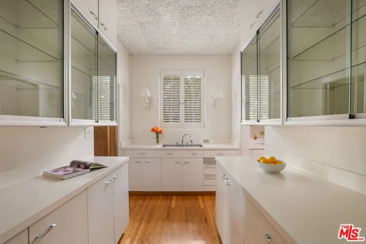 191 S Hudson Avenue, Los Angeles, California 90004