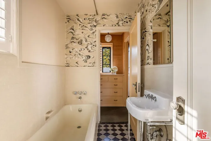 191 S Hudson Avenue, Los Angeles, California 90004