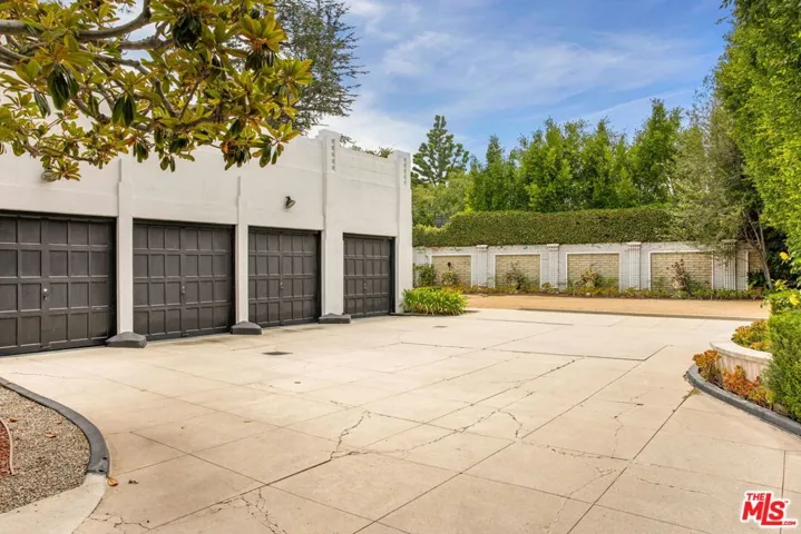 191 S Hudson Avenue, Los Angeles, California 90004
