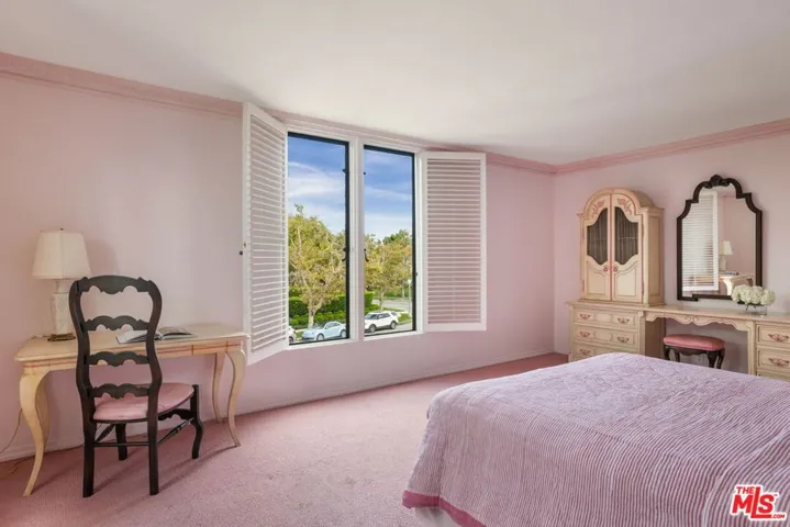 191 S Hudson Avenue, Los Angeles, California 90004