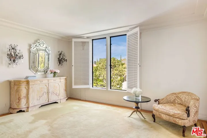 191 S Hudson Avenue, Los Angeles, California 90004
