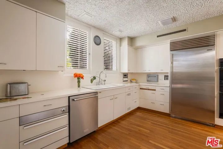191 S Hudson Avenue, Los Angeles, California 90004