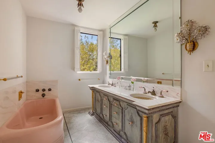 191 S Hudson Avenue, Los Angeles, California 90004
