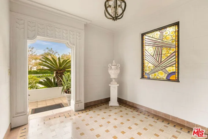 191 S Hudson Avenue, Los Angeles, California 90004