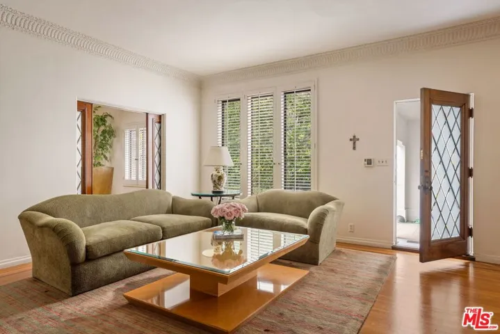 191 S Hudson Avenue, Los Angeles, California 90004