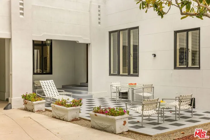 191 S Hudson Avenue, Los Angeles, California 90004