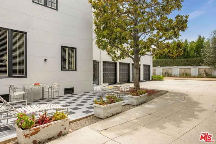 191 S Hudson Avenue, Los Angeles, California 90004
