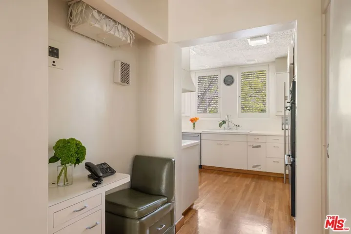 191 S Hudson Avenue, Los Angeles, California 90004