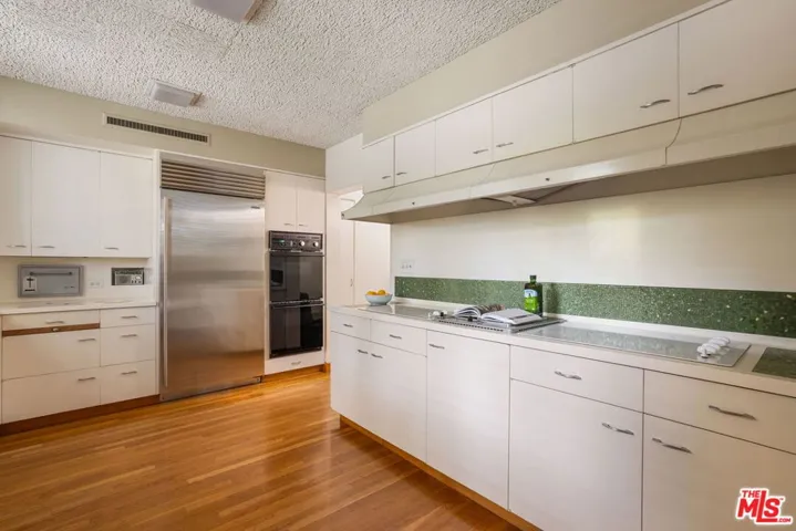 191 S Hudson Avenue, Los Angeles, California 90004