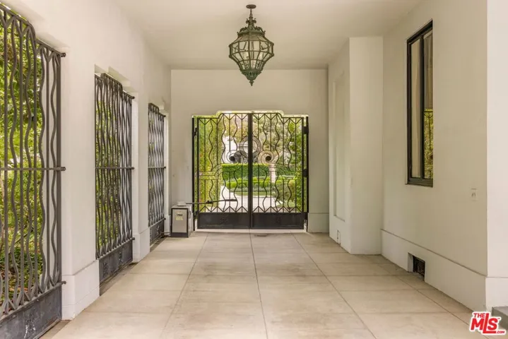191 S Hudson Avenue, Los Angeles, California 90004