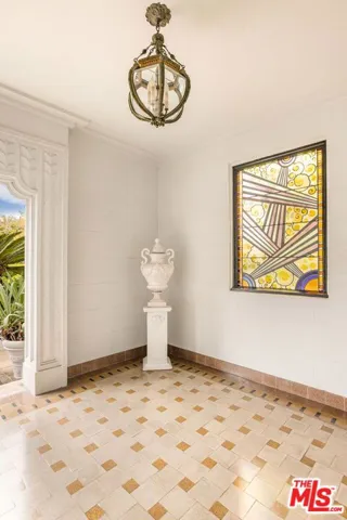 191 S Hudson Avenue, Los Angeles, California 90004