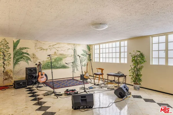 191 S Hudson Avenue, Los Angeles, California 90004