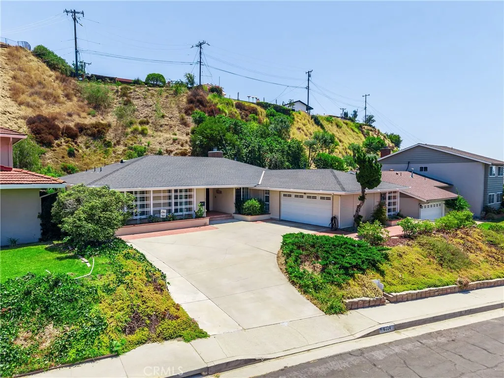 6224 Roundhill