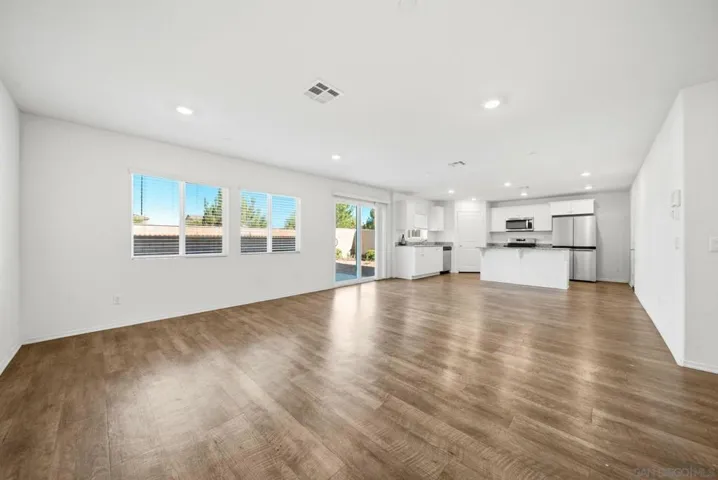 1255 Universal Way, Hemet, California 92543