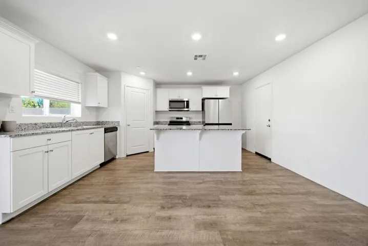 1255 Universal Way, Hemet, California 92543