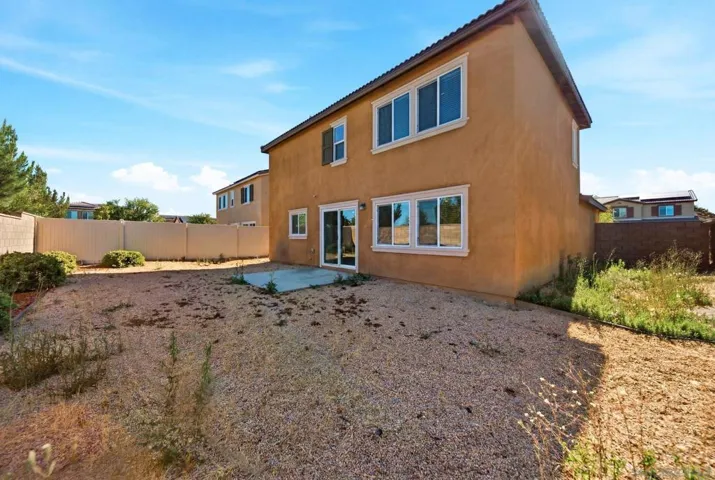 1255 Universal Way, Hemet, California 92543